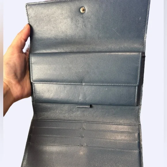 Louis Vuitton Sarah Wallet in Amarante Vernis Leather – Full Inclusion - Picture 3 of 11